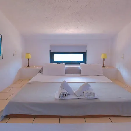 Agelos Aparthotel 3*