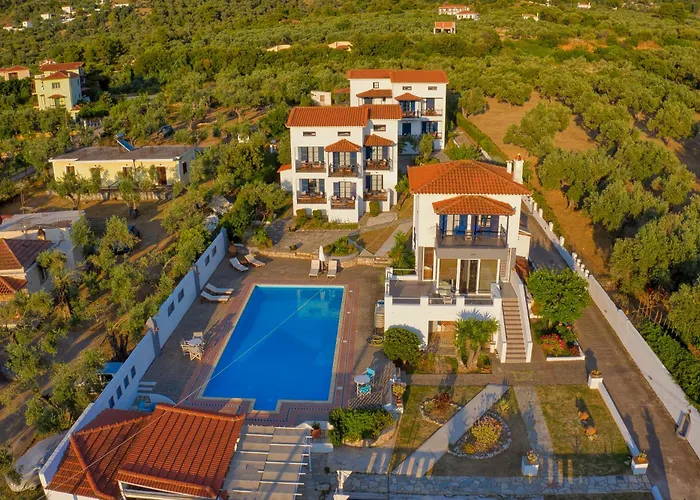 Agelos Aparthotel 3*